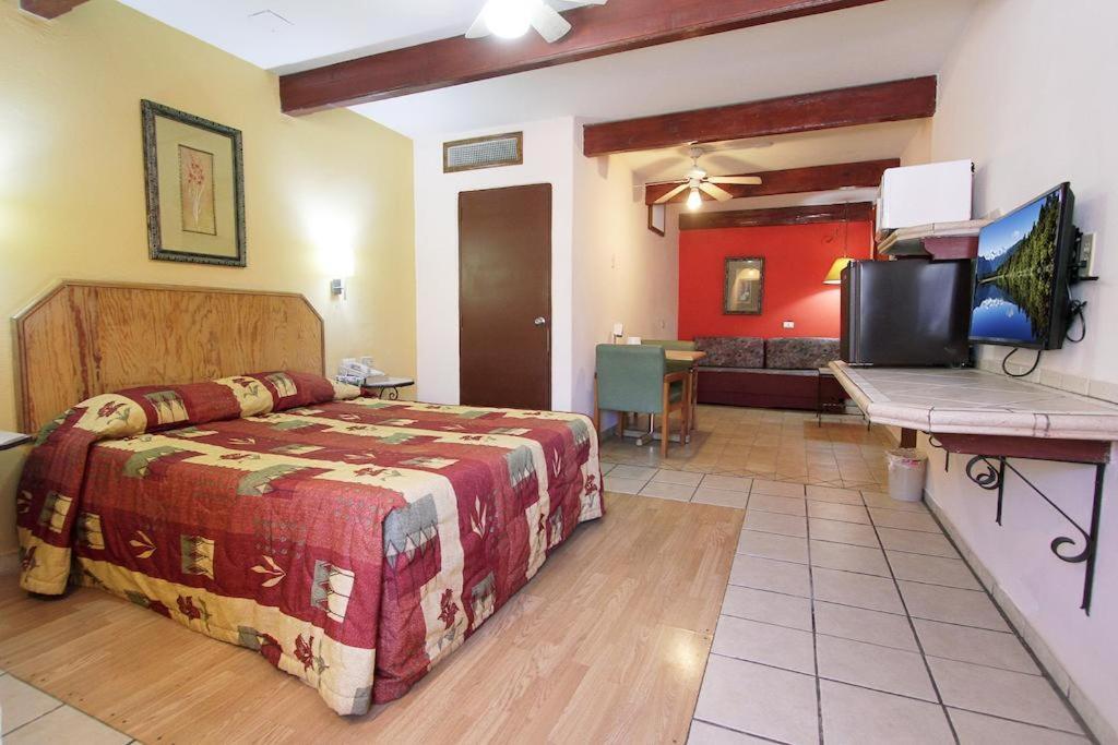 Kino Hotel 2*